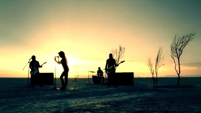 Lanzamiento del tercer single de su segundo álbum: Crushcrushcrush