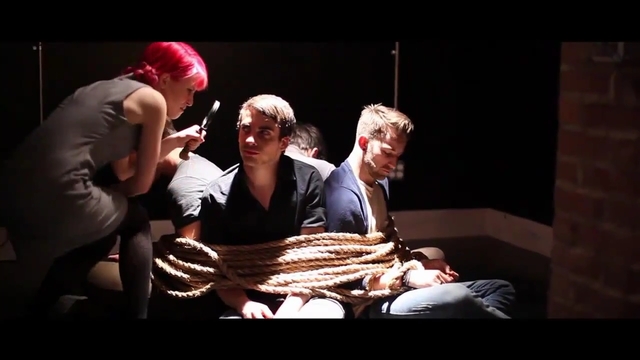 Lanzamiento del quinto single de su tercer álbum: Playing God