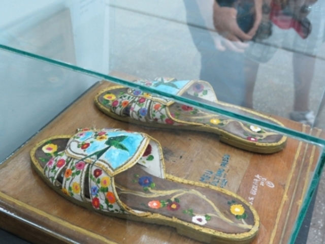 ARTISTA PLÁSTICO CRIA OBRAS ATRAVÉS DE RESÍDUOS SÓLIDOS