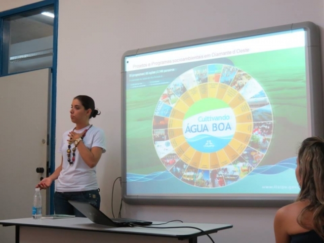 PESQUISA SOBRE GRUPOS SOCIAIS, CONFLITOS E PROJETOS AMBIENTAIS DE DIAMANTE DO OESTE É APRESENTADA NO SEMIEDU 2013