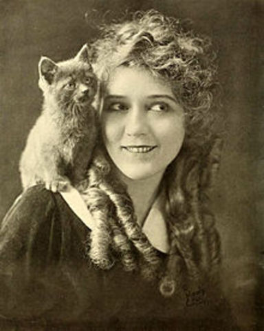 Mary Pickford releaases Rosita