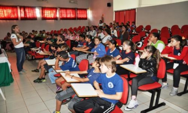 PALESTRA SOBRE ÁGUA PREPARA ALUNOS PARA O PROJETO “ESCOLA NO CAMPO”