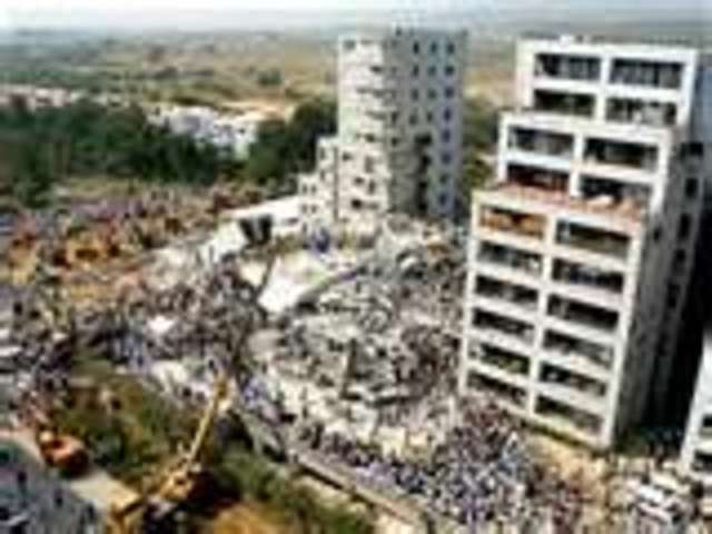 7.5 Magnitude earthquake kills 80,000 people in northern Pakistan