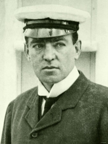 Shackleton reaches Elephant Island.
