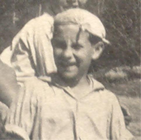 Joan Vinyoli neix a Barcelona