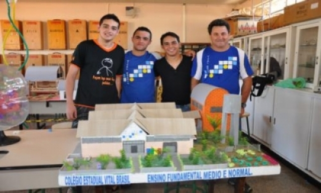 COLÉGIO DE VERA CRUZ DO OESTE RECEBE CISTERNA ATRAVÉS DE INICIATIVA DE ALUNOS