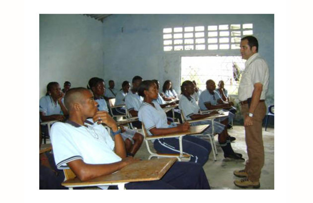 CREAN LOS INSTITUTOS DE EDUCACION MEDIA