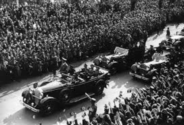 Hitler seizes power in Germany. Hindenburg's population decreases