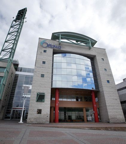 City sues bridge designer