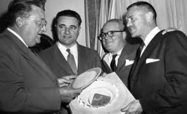 The Dodgers and The Giants move to LA