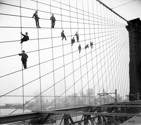 Completion of the Brooklyn Bridge