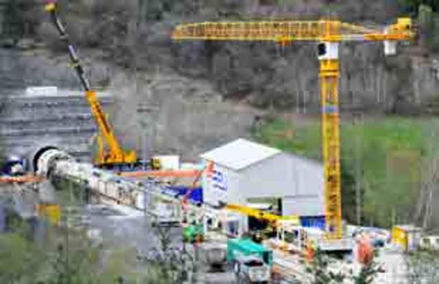 Erkundungsstollen Aicha-Mauls: Andrehfeier der Tunnelbohrmaschine