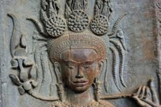 Suryavarman II reigns