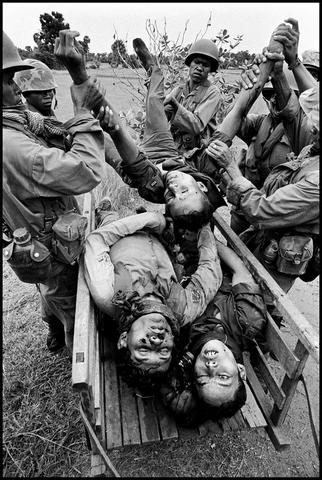 Civil war is fought between Jayaviravarman and Suryavarman