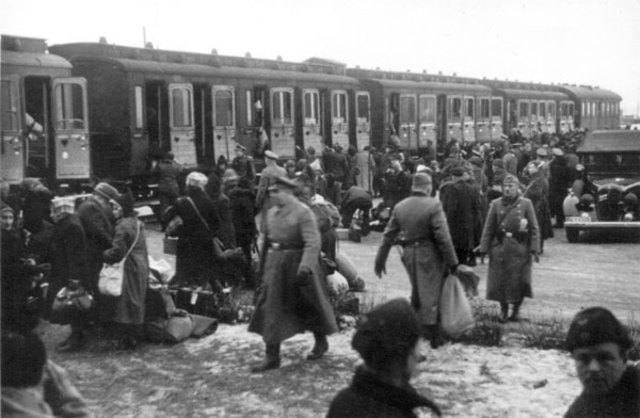 The first transport of Jews from Germany to Aushwitz
