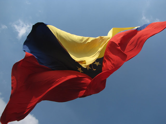 Na Venezuela, é criada a Fundação da Universidade Nacional Aberta;