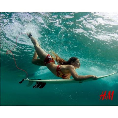 journal 9 sees a beutifull woman