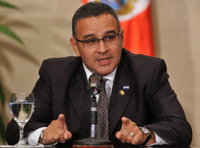 Mauricio Funes anuncia reunión con "Pepe" Lobo