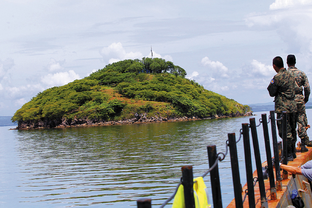 Presencia militar en isla Conejo