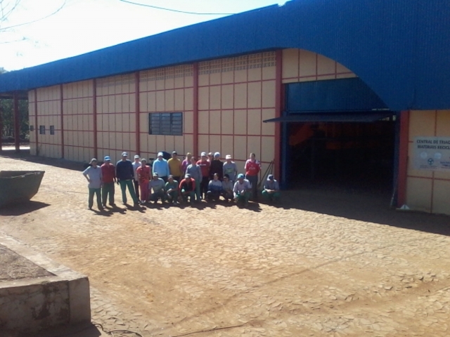 SANTA HELENA REATIVA USINA DE RECICLAGEM E PRETENDE VOLTAR A SER REFERÊNCIA NA COLETA SELETIVA DE LIXO