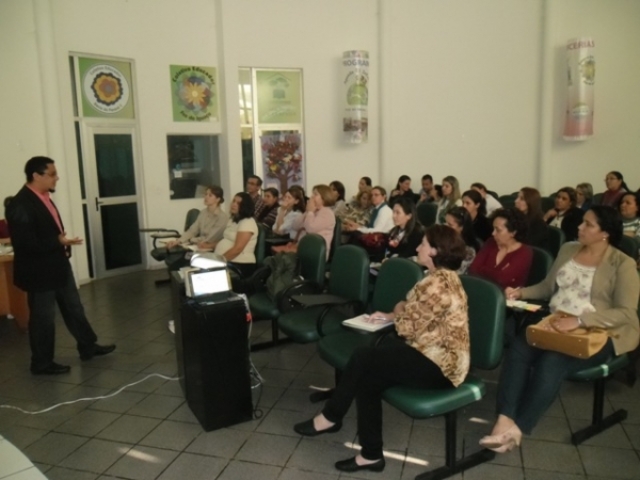 PROFESSORES DE CLASSES ESPECIAIS DE FOZ DO IGUAÇU SÃO CAPACITADOS EM EDUCAÇÃO AMBIENTAL