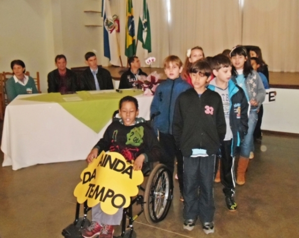 "DESPERTAR A CONSCIÊNCIA AMBIENTAL DOS ALUNOS É O PRIMEIRO PASSO” RESSALTA EDUCADORA DE MARIPÁ