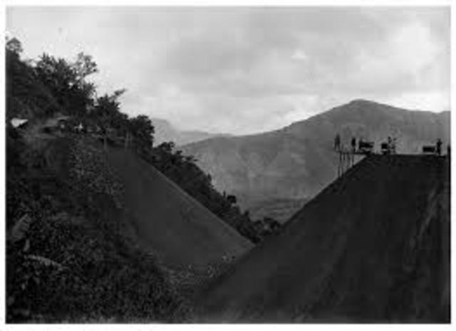 Construcción del primer riel