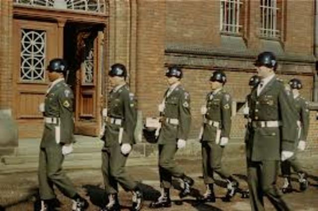 Western Allies abfahren Berlin