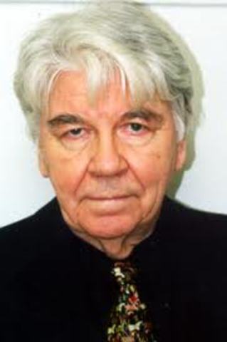 O professor Otto Peters funda a primeira universidade a distância na Alemannha, Fernuniversitat.