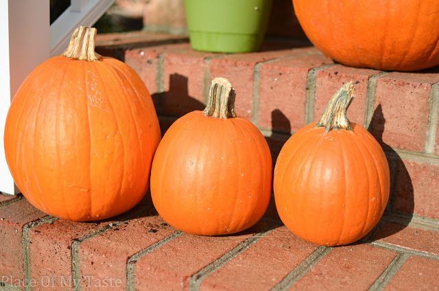 Halloween stories and family pumpkin painting!