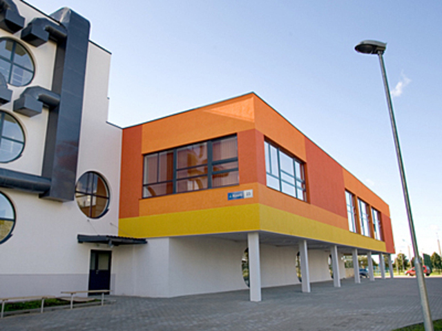 Lasnamäe vene Gümnaasiumi renoveeritud hoone