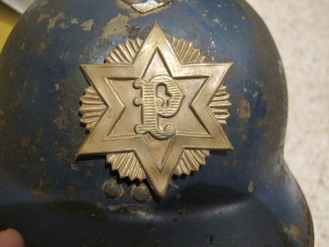 Se instalan policías que cuidan el buen comportamiento en los sanitarios.