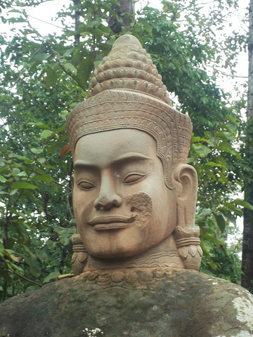 Jayavarman II begins the Khmer Empire