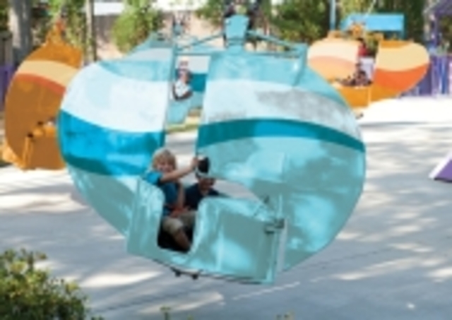 Fly around in the Lakeside Gliders!