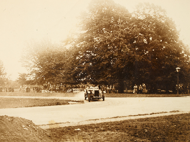 En 1906, l’A.C.F. organisa la première course portant la dénomination de Grand Prix