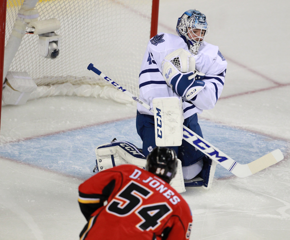 Leafs 4, Flames 2