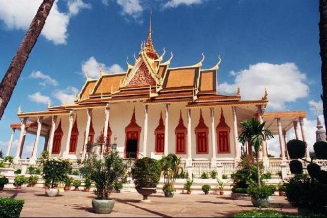 The Khmers Relocate the Capital
