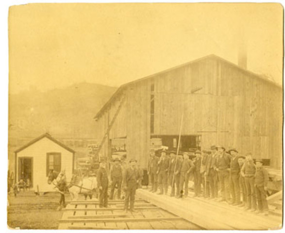 Smith and Porter begins making locomotives in Lawrenceville.