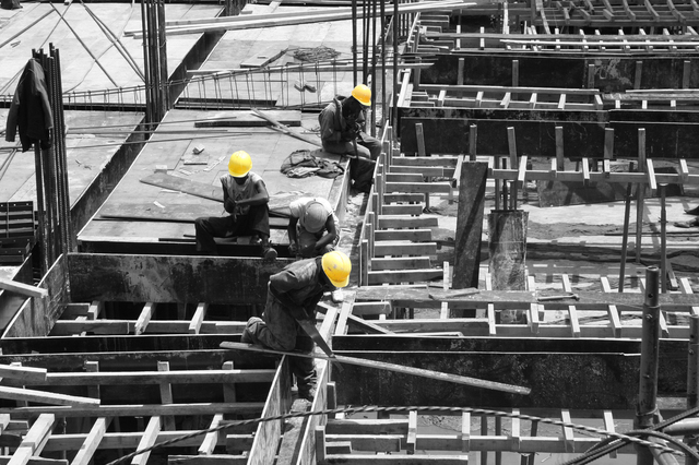 Trident Grand Riverside:- Our men in Yellow