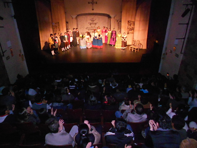 Funcion de LA BODA DE LAS VARGAS sala centro del Teatro LIbre en Bogotá
