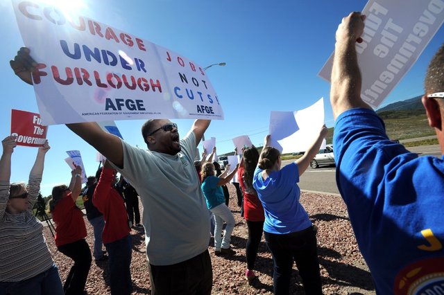 Govrenment employees begin to organize