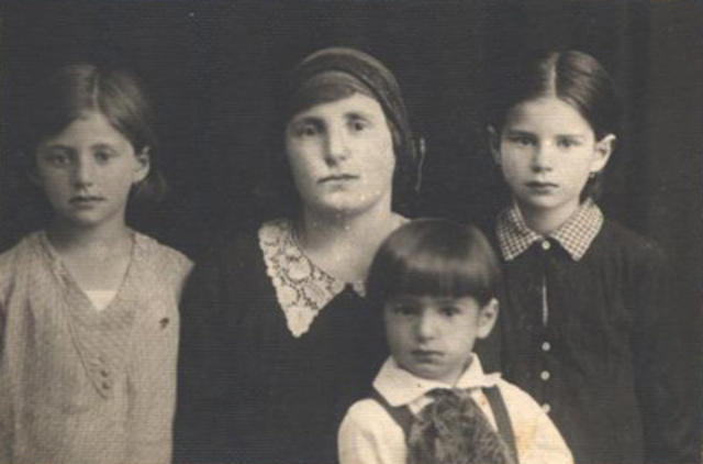 Elie's family is deported