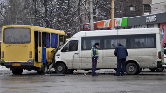 Столкнулись маршрутные такси