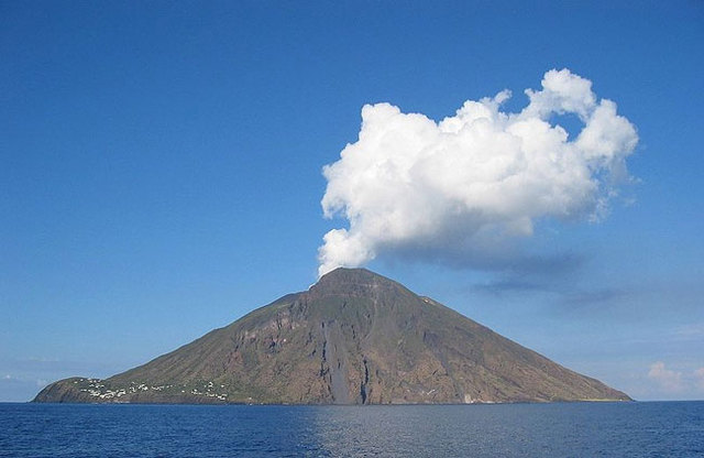 O vulcão Stromboli entra em erupção