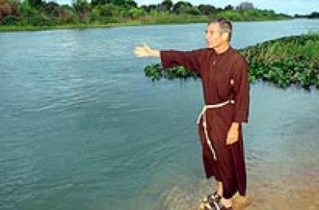 Bisbo desmaia pela a transposição do Rio São Francisco