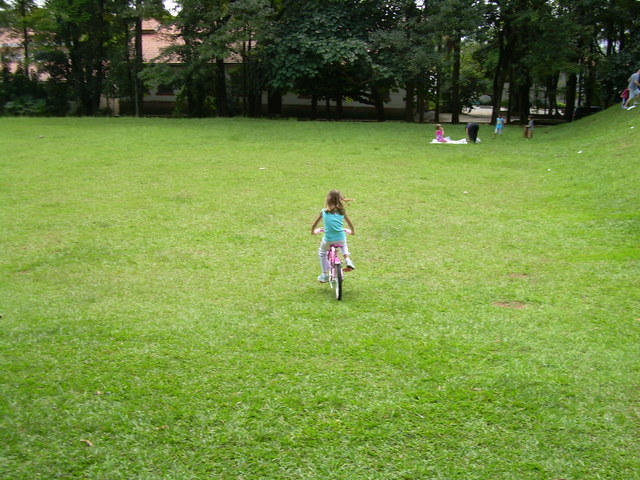 Maria- Andando de bicicleta