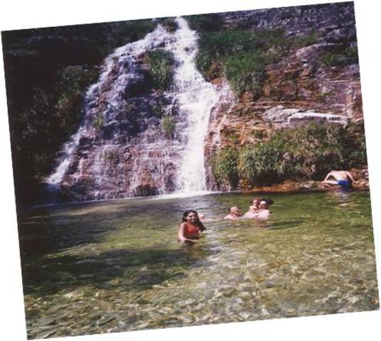 Iulia na cachoeira