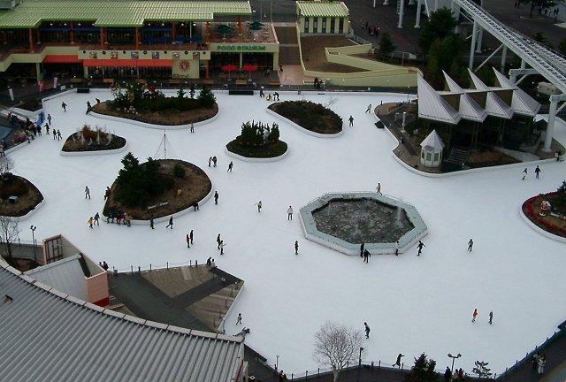 The largest outdoor ice rink was made in Japan