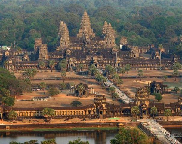 Khmer abandon Angkor