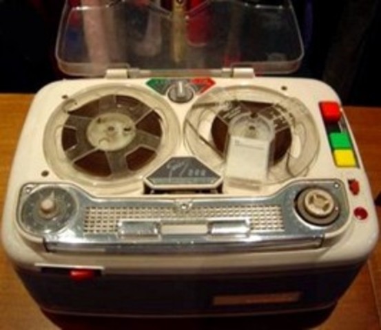 Si él no está... Cómo escucho su voz?